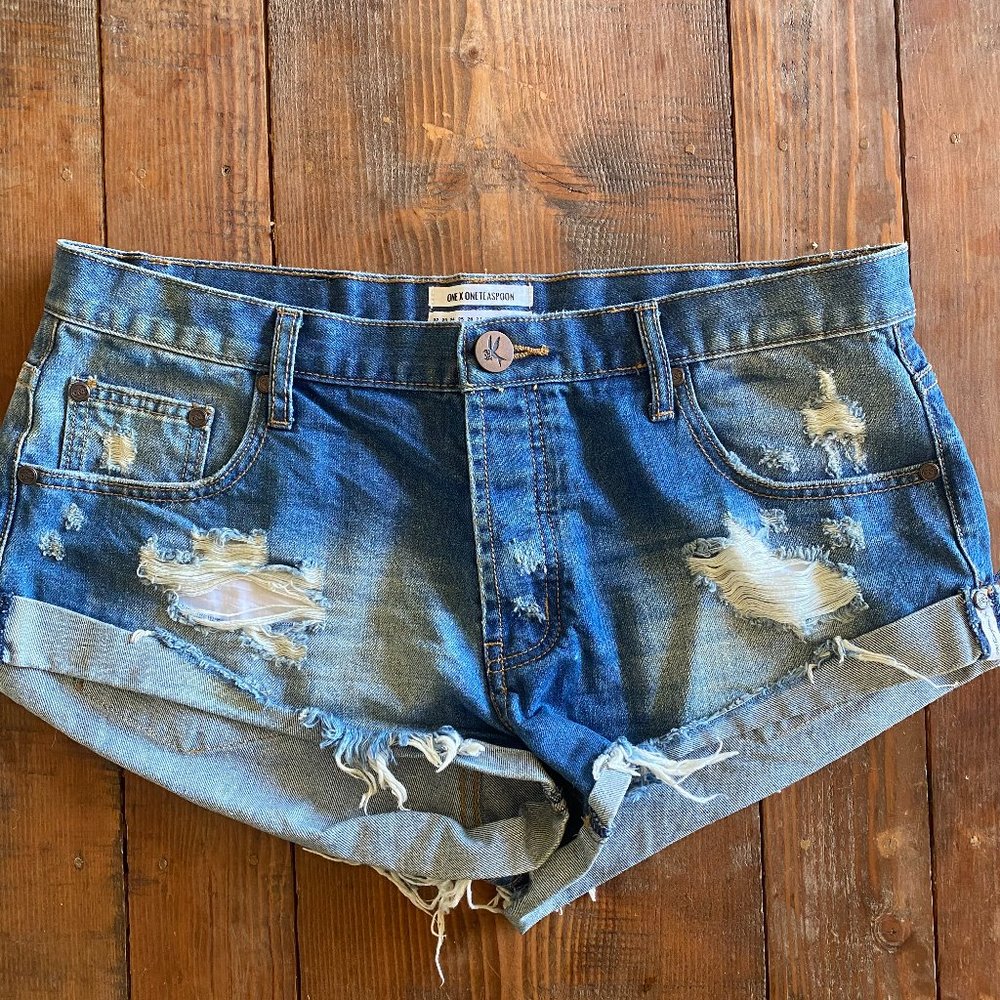 One x One Teaspoon “Bandits” jean shorts | 31